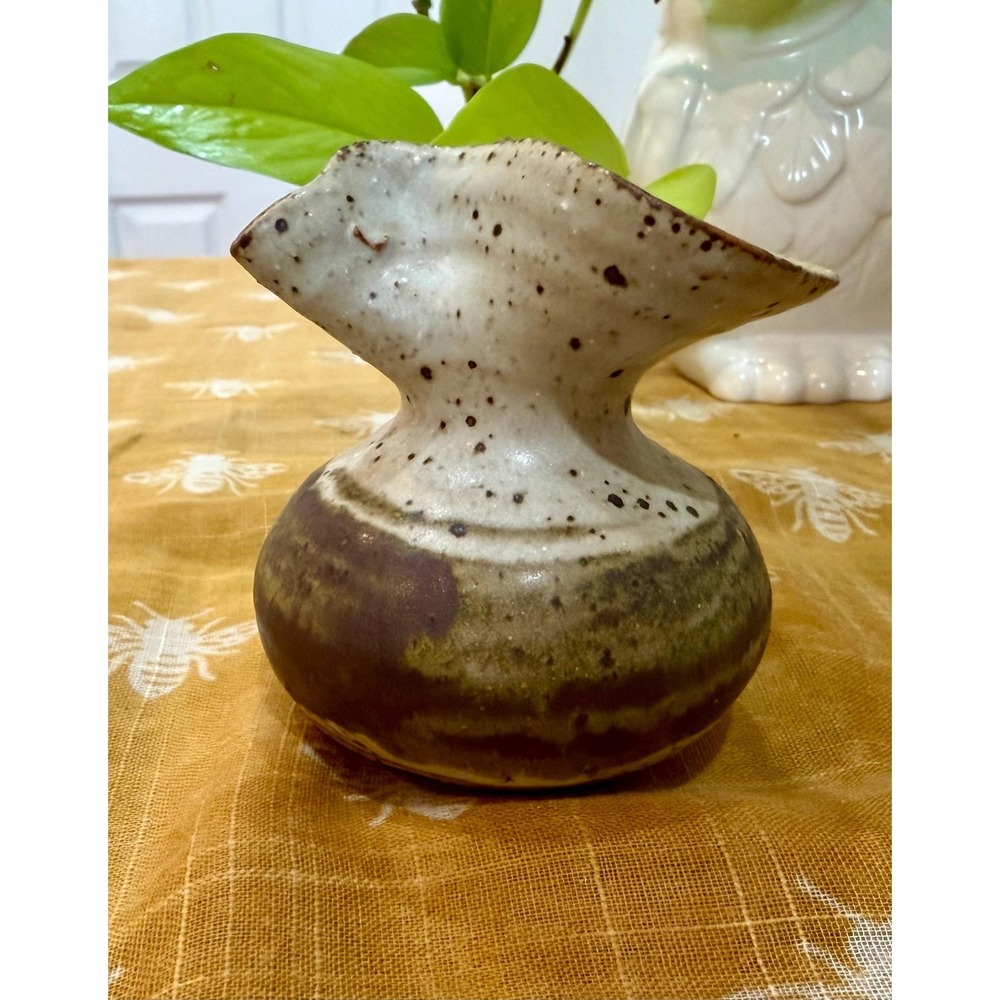 Vintage Studio Pottery Weed Pot, Small Pinch Neck Bud Vase, Speckled Stone - Picture 3 of 7